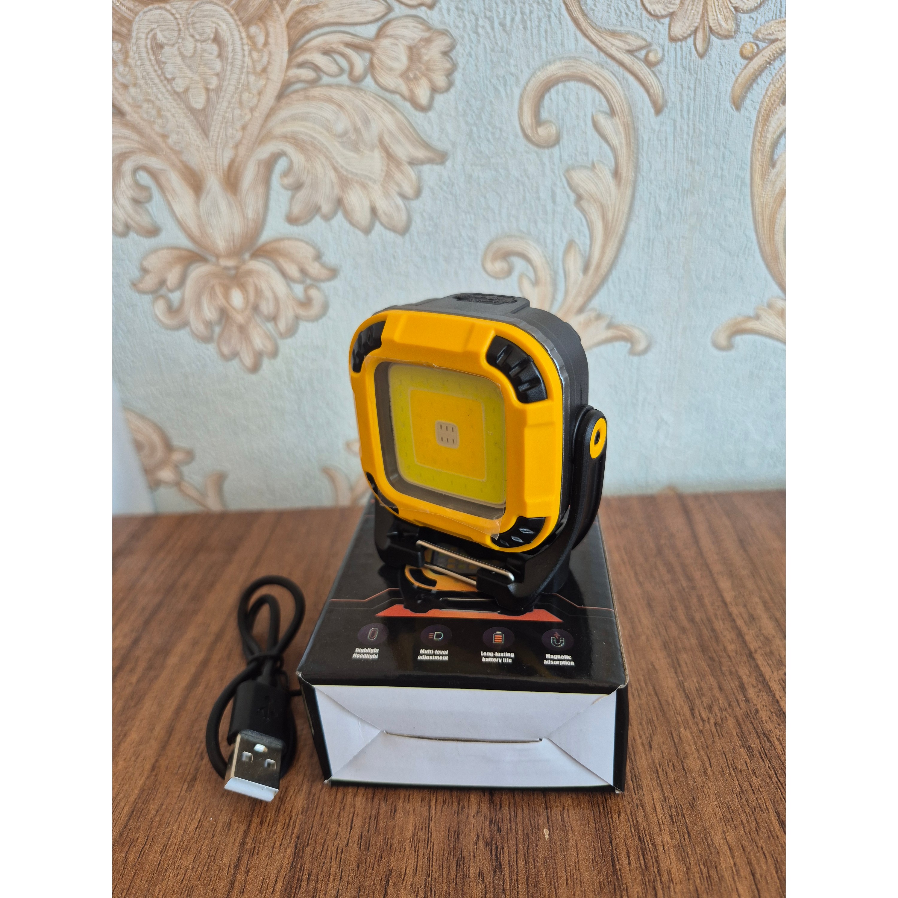 چراغ پروژکتور کمپی شارژی w8129