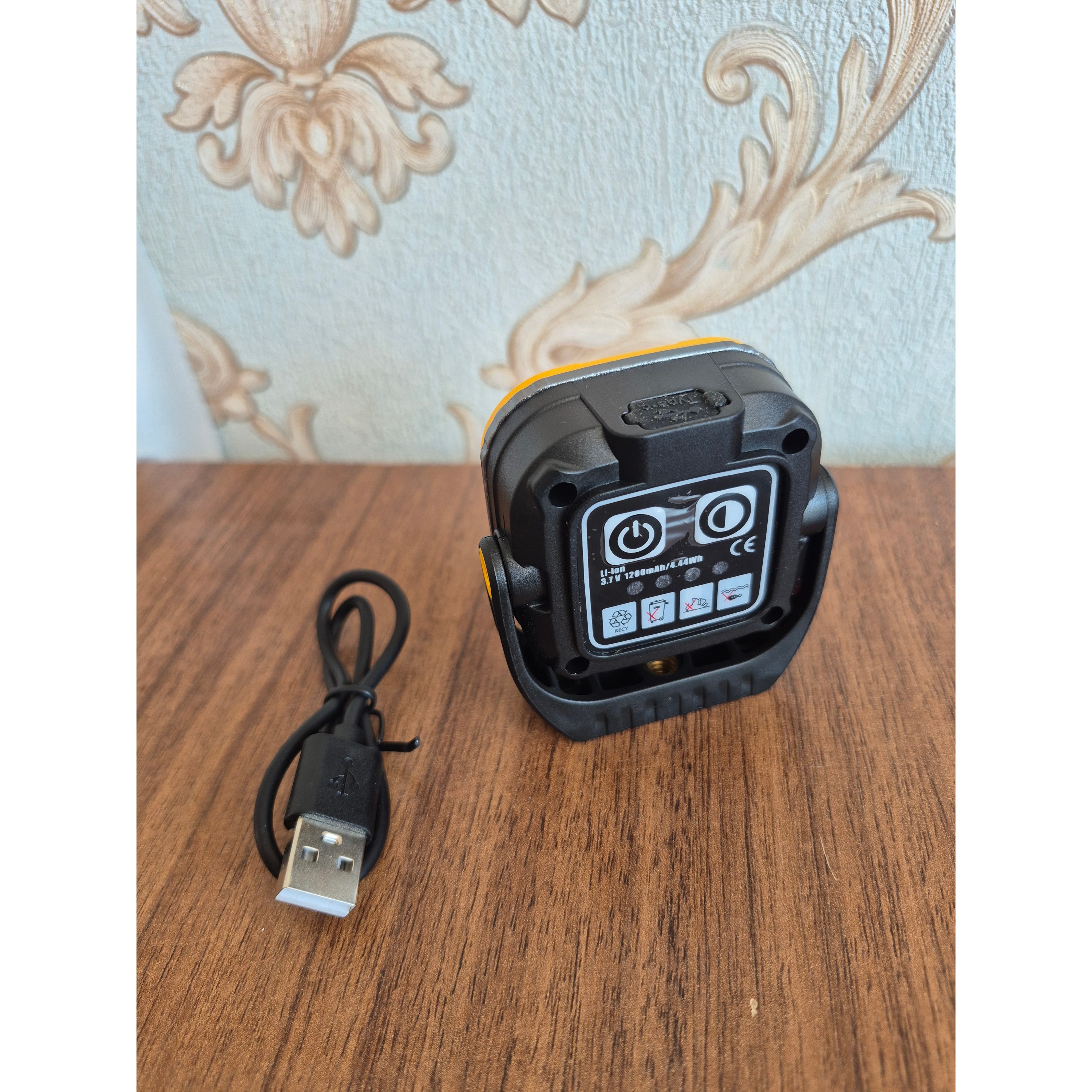 چراغ پروژکتور کمپی شارژی w8129